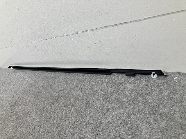 新品!XC60 UB系 純正 左 フロント ドア ベルトモールアウター LH 32205527 シルバー ボルボ(150961)