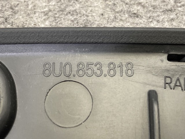 新品!Q3 8U系 純正 右 リア フェンダーアーチモール/オーバーフェンダー RH 8U0.853.818 8U08538184U8 素地 アウディ(150985)