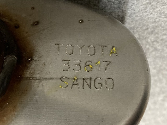 ヴェルファイア/アルファード /AGH30/2WD/2500cc 純正 リア マフラー マフラー リアピース 33617 SANGO トヨタ(151840)
