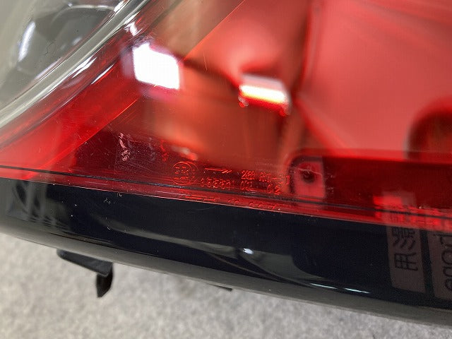 カローラ ツーリング 210系 NRE210W/ZRE212W/ZWE214W/ZWE211W 純正 右 テールランプ/ライト/レンズ LED KOITO 12-637 トヨタ(151965)