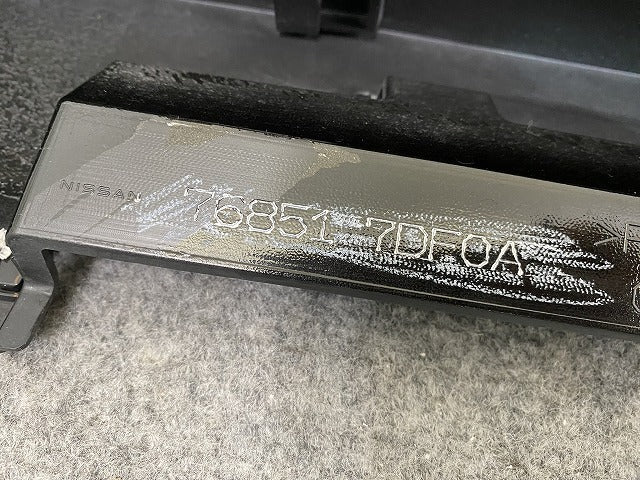 セレナ ハイウェイスター C28/FC28/FNC28/GFC28 純正 左 サイドステップ/サイドスカート 76851 7DF0A ダイヤモンドブラック G41(152275)