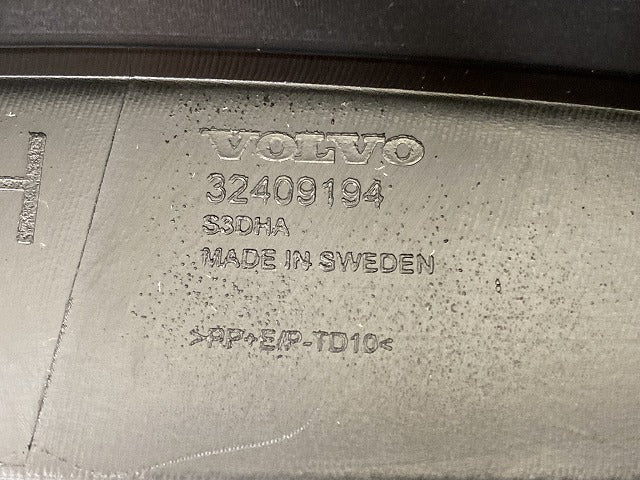 新品!XC40 XB系 純正 左 フロント フェンダーアーチモール/オーバーフェンダー 32409188 素地 ボルボ(152362)