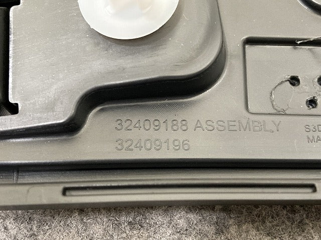 新品!XC40 XB系 純正 左 フロント フェンダーアーチモール/オーバーフェンダー 32409188 素地 ボルボ(152376)