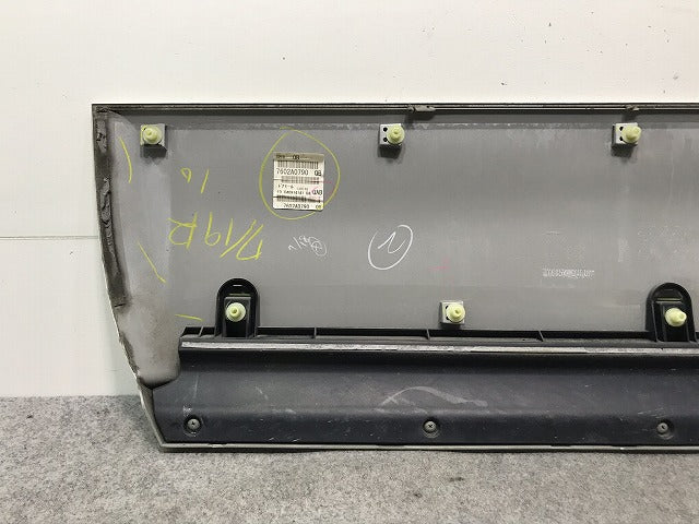 セレナ ハイウェイスター C26/FPC26/NC26/FNPC26/HC26/HFC26/FNC26 右フロントサイドパネル 76854 1VF0A 日産(103088)