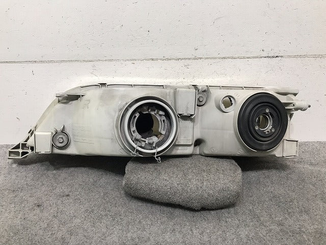 マークⅡ /マーク2 GX100/GX105/JZX100/JZX101/JZX105 右ヘッドライト/ランプ ハロゲン KOITO 22-251 トヨタ(104073)