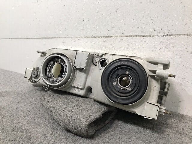 マークⅡ /マーク2 GX100/GX105/JZX100/JZX101/JZX105 右ヘッドライト/ランプ ハロゲン KOITO 22-251 トヨタ(104073)