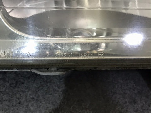 マークⅡ /マーク2 GX100/GX105/JZX100/JZX101/JZX105 右ヘッドライト/ランプ ハロゲン KOITO 22-251 トヨタ(104073)