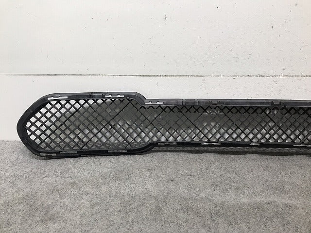 新品! X1シリーズ E84 2013-2015 純正 フロントバンパーグリル 51112990368 BMW(104180)