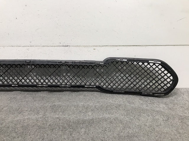 新品! X1シリーズ E84 2013-2015 純正 フロントバンパーグリル 51112990368 BMW(104180)