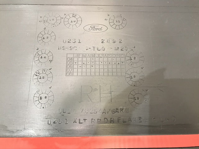 新品! エクスプローラー U251型 純正 左リアサイドパネル U251 2892 フォード(104181)