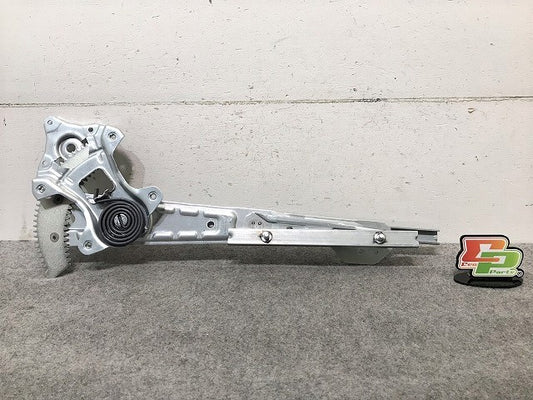 【新品】新品! キャラバン NV350 E26 左フロントレギュレター 日産(105267)
