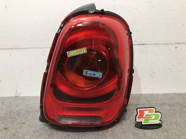 MINI/ミニ F55/F56/F57 純正 右テールランプ/ライト/レンズ 7297414-02 ミニ(105292)
