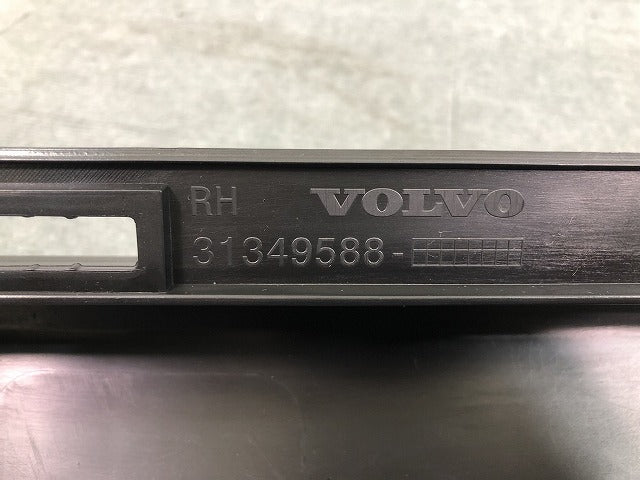 新品! XC60 DB系/2009-2013 純正 右サイドステップ/サイドスカート付属品2点有り 31449588 31349588 ボルボ (106087)