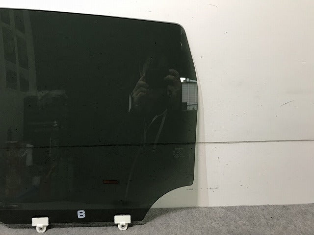 ノート E12/HE12/NE12/SNE12 純正 左リアガラス 43R-005844 日産(106455)