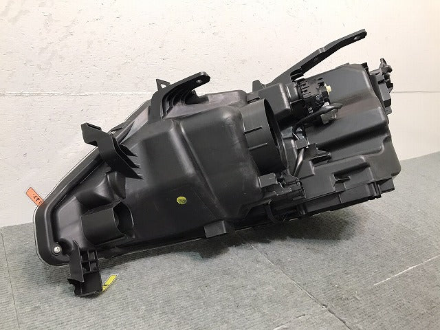 セレナ／Ｃ２７　純正　前期　右ヘッドライト／ＬＥＤ　レベライザー　１００－２３７２１　２６０２５－５ＴＦ５Ａ（１０６５８９）　