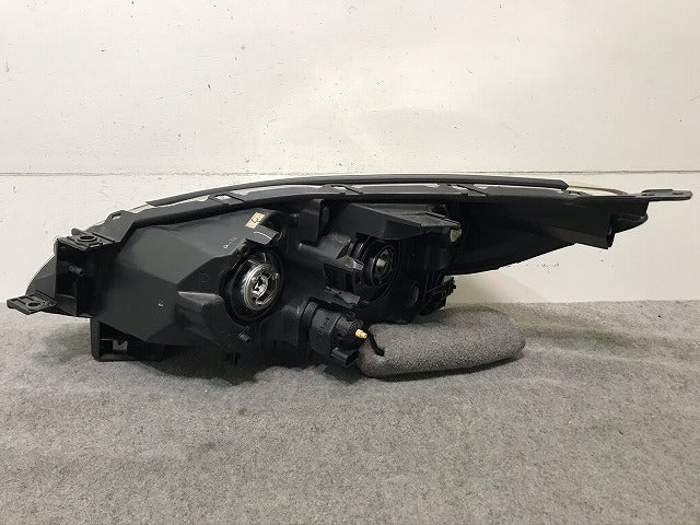 プレマシー/ラフェスタ CW/CWEAW/CWEFW 純正 右ヘッドライト/ランプ ハロゲン レベライザー STANLEY P9562R マツダ(106596)