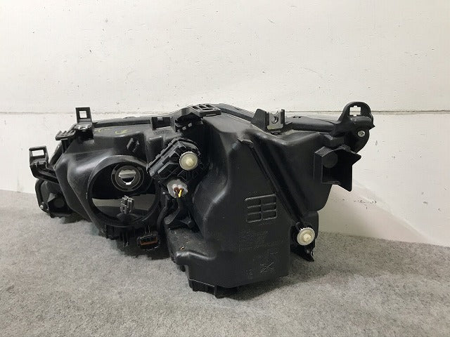 セレナ C27/GC27/GFC27/GNC27/GC27/GFNC27 純正 前期 右ヘッドライト/ランプ LED KOITO 100-23721 日産(106631)