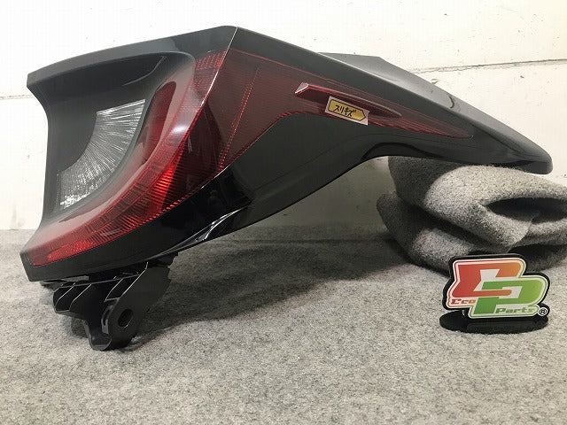 ヤリス MXPA10/MXPA15/KSP210/MXPH10/MXPH15 純正 右テールランプ/ライト/レンズ KOITO K0-9 純正品番 81551-K0010 トヨタ(107259)