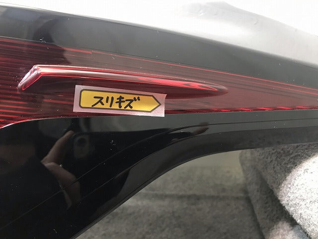 ヤリス MXPA10/MXPA15/KSP210/MXPH10/MXPH15 純正 右テールランプ/ライト/レンズ KOITO K0-9 純正品番 81551-K0010 トヨタ(107259)