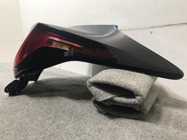ヤリス MXPA10/MXPA15/KSP210/MXPH10/MXPH15 純正 右テールランプ/ライト/レンズ KOITO K0-9 純正品番 81551-K0010 トヨタ(107259)