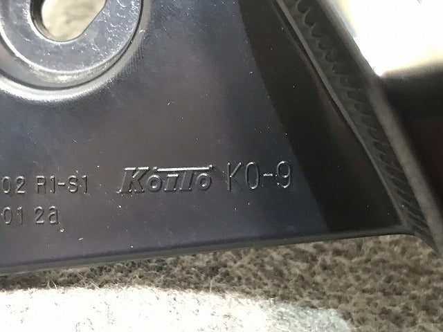 ヤリス MXPA10/MXPA15/KSP210/MXPH10/MXPH15 純正 右テールランプ/ライト/レンズ KOITO K0-9 純正品番 81551-K0010 トヨタ(107259)