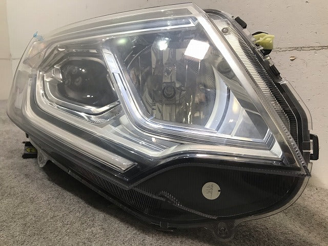 ステップワゴン RP1/RP2 純正 右ヘッドライト/ランプ LED LE 14 D 6331 ホンダ(107260)