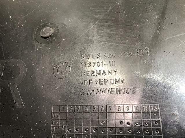 新品! X3シリーズ E83 2006-2011 純正 後期 右フロントホイールハウスカバー 5171 3 420 432-01/173701-10 18200 BMW(107719)