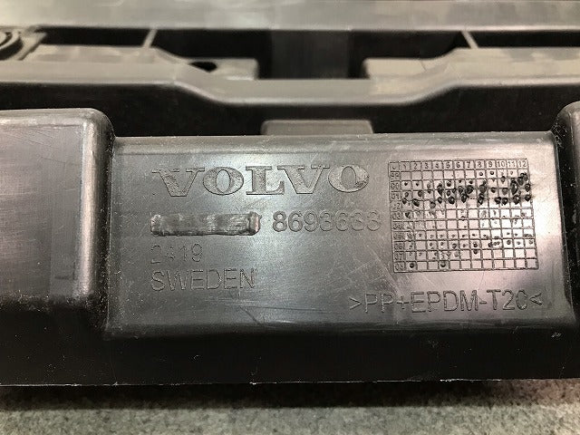 新品! XC70 SB系 2001-2007 純正 リアバンパー リアセクション 8693633 V 8693633 素地 ボルボ(107850)