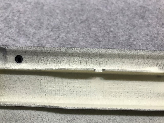 新品! Sクラス W220 1998年～2005年 純正 左フロントドアモール A 220 690 05 62 22069005629197 黒 メルセデスベンツ(107915)