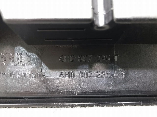 新品! A8(D4) 2010-2013 4H系 純正 フロントライセンスブラケット 4H0 807 285 T/4H0 807 285 AB 4H0807285ABT94 黒 アウディ(108020)
