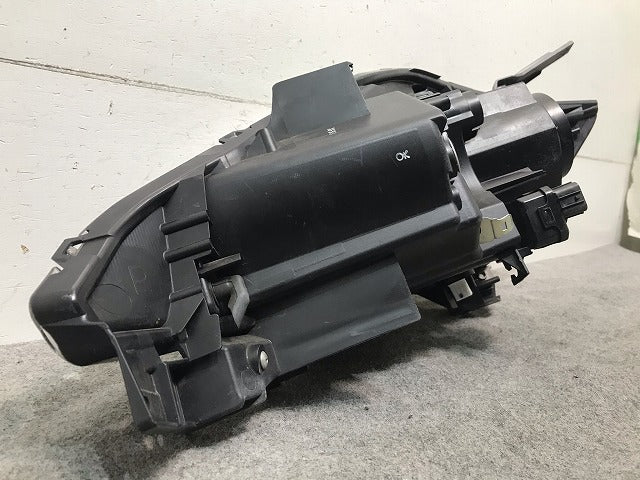 プレマシー CREW/CR3W 純正 後期 右ヘッドライト/ランプ キセノン HID レベライザー STANLEY P7696 マツダ(108287)