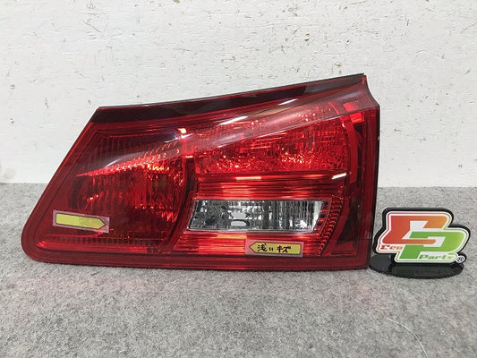 美品! IS GSE20/GSE21/GSE25 純正 前期 右テールランプ/ライト/レンズ ICHIKOH 53-42 レクサス(108307)