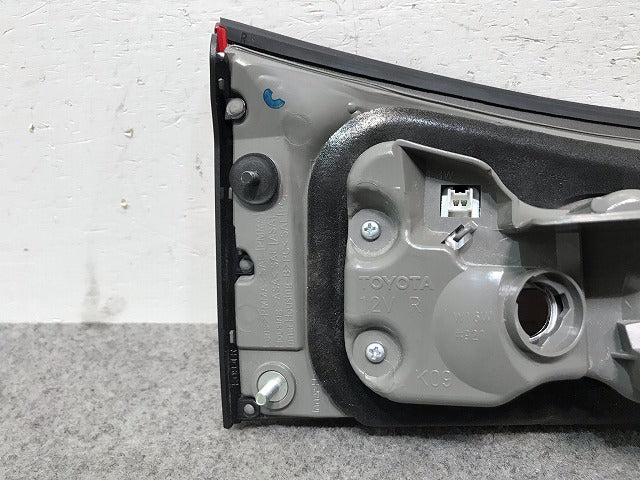 美品! IS GSE20/GSE21/GSE25 純正 前期 右テールランプ/ライト/レンズ ICHIKOH 53-42 レクサス(108307)