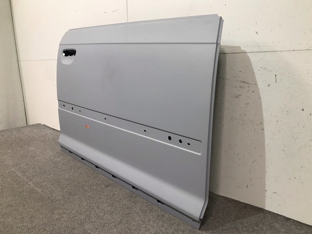 A3 8P系 純正 右フロントドア サフ アウディ(108314)