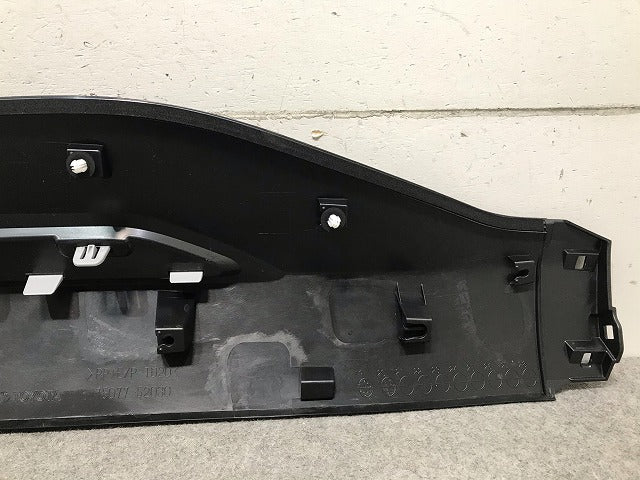 新車取り外し! ヤリスクロス XPB10/MXPB15/MXPJ10/MXPJ15 純正 右リアドアサイドパネル/マッドガード/サイドステップ 75077-52030 (108329)