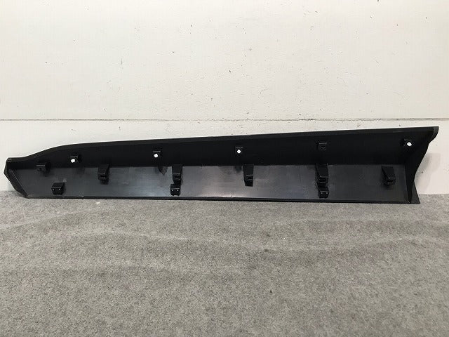 新車取り外し! ヤリスクロス XPB10/MXPB15/MXPJ10/MXPJ15 純正 右フロントドア サイドパネル マッドガード 75073-52030 素地(108552)