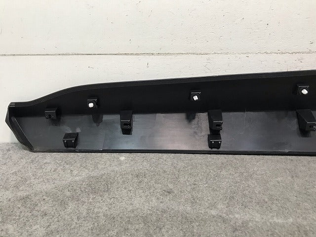 新車取り外し! ヤリスクロス XPB10/MXPB15/MXPJ10/MXPJ15 純正 右フロントドア サイドパネル マッドガード 75073-52030 素地(108552)
