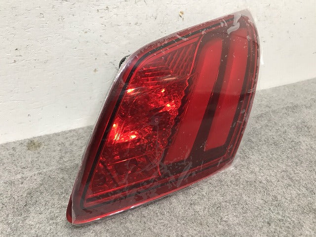 新品! 308 ハッチバック T9系 純正 右テールランプ/ライト/レンズ  LED 9677818280 81260201 プジョー(108788)