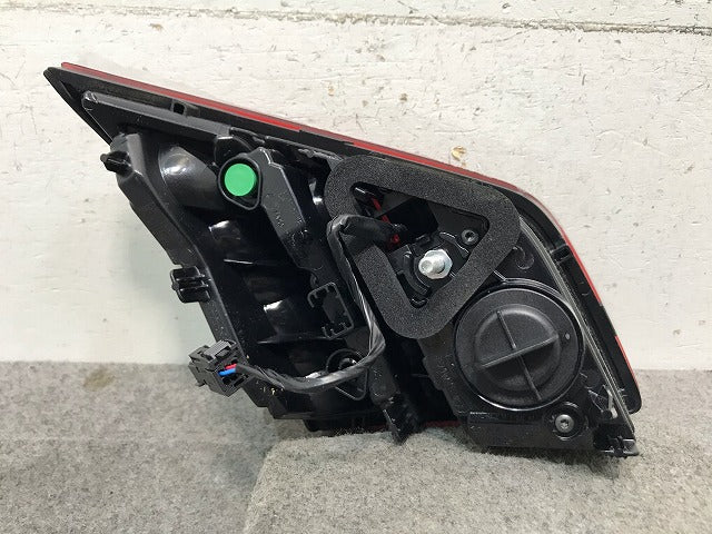 新品! 308 ハッチバック T9系 純正 右テールランプ/ライト/レンズ  LED 9677818280 81260201 プジョー(108788)