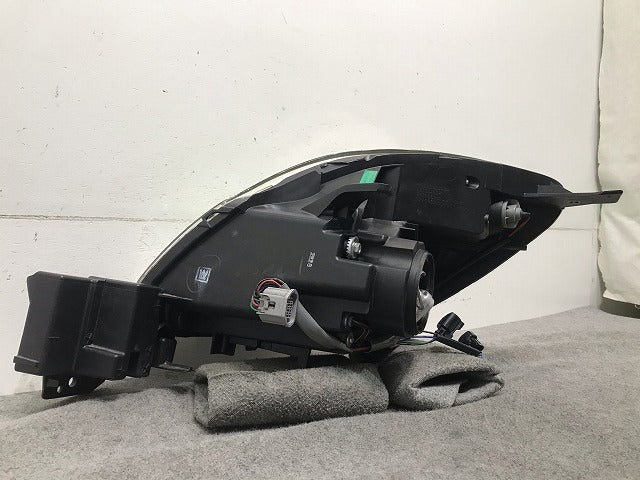 ベリーサ DC5R/DC5W 純正 後期 右ヘッドライト/ランプ キセノン HID AFS無 STANLEY P4514 マツダ(109004)