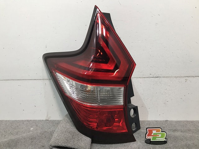 ノート E12/HE12/NE12/SNE12 純正 後期 左テールランプ/ライト/レンズ  LED ICHIKOH D202 日産(109199)