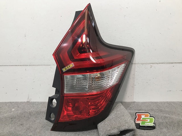 ノート E12/HE12/NE12/SNE12 純正 後期 右テールランプ/ライト/レンズ  LED ICHIKOH D202 日産(109200)