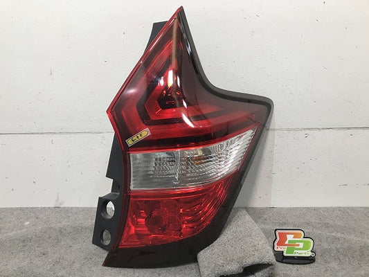 ノート E12/HE12/NE12/SNE12 純正 後期 右テールランプ/ライト/レンズ  LED ICHIKOH D202 日産(109200)