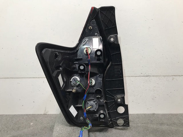 ノート E12/HE12/NE12/SNE12 純正 後期 右テールランプ/ライト/レンズ  LED ICHIKOH D202 日産(109200)