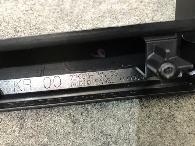 新車取り外し! N-WGN/Nワゴン JH1/JH2 純正 オーディオパネル 付属品有り 77250-TKR-00 黒素地 ホンダ(109202)