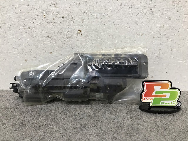 新品! MLクラス W163 1997-2005 純正 リアゲート ハンドル 1637400293 メルセデスベンツ(109539)