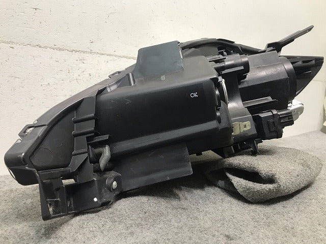 プレマシー CREW/CR3W 純正 後期 右ヘッドライト/ランプ キセノン HID レベライザー STANLEY P7696R マツダ(109583)