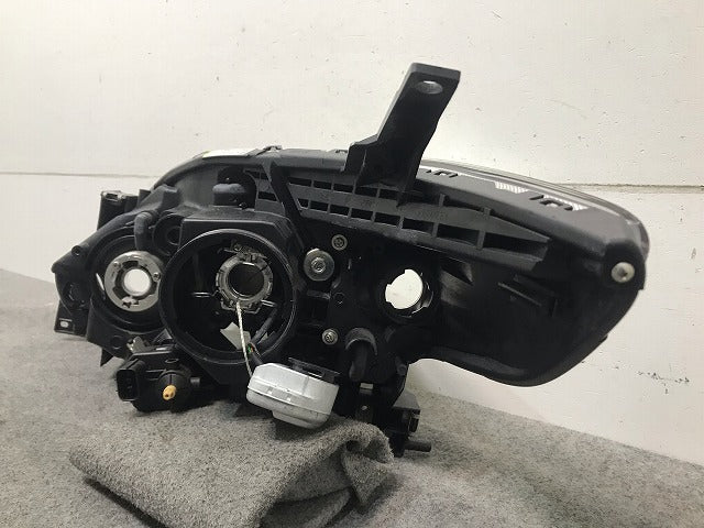 プレマシー CREW/CR3W 純正 後期 右ヘッドライト/ランプ キセノン HID STANLEY P7696R マツダ(109585)