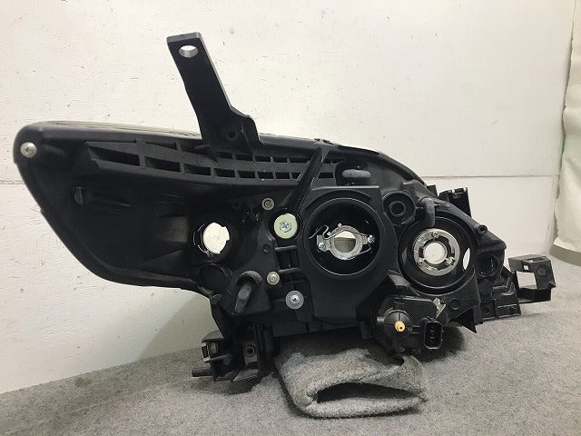プレマシー CREW/CR3W 純正 左ヘッドライト/ランプ ハロゲン STANLEY P7137L マツダ(109656)