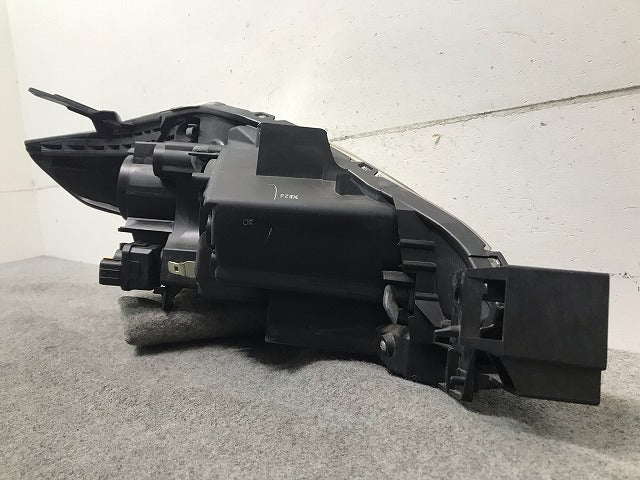 プレマシー CREW/CR3W 純正 左ヘッドライト/ランプ ハロゲン STANLEY P7137L マツダ(109656)